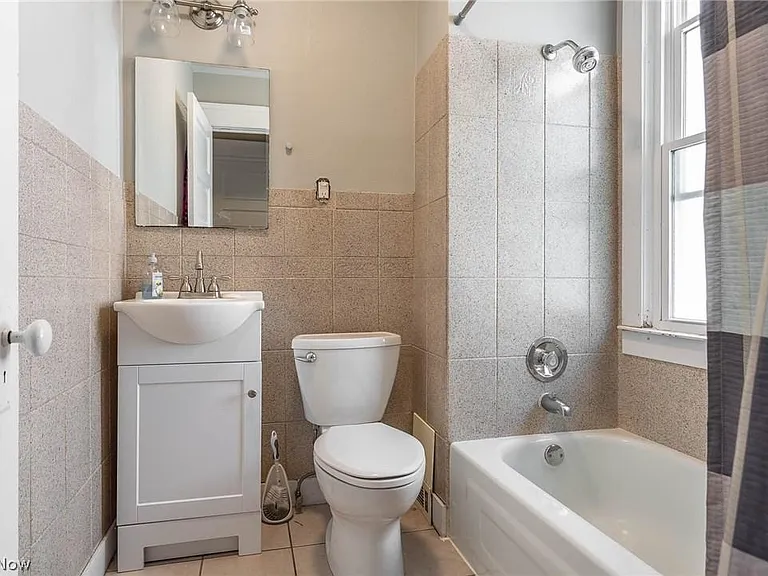 1575 Winton Ave — Photo 8