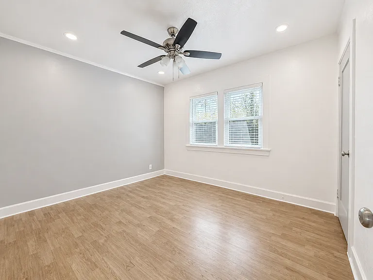 5434 Adams Ave — Photo 13