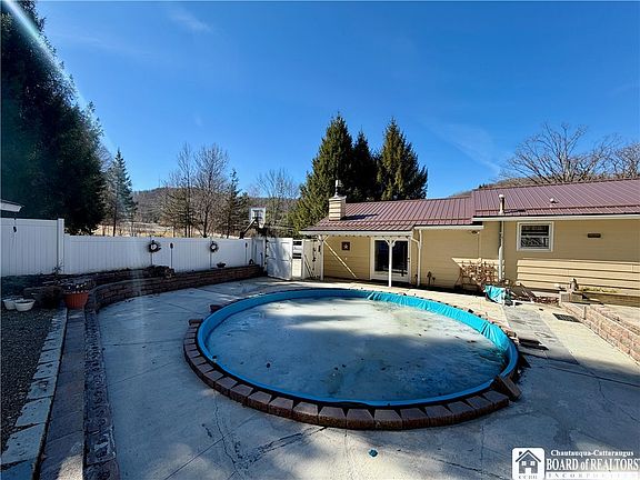 2nd image of 1117 Old Rock City Rd