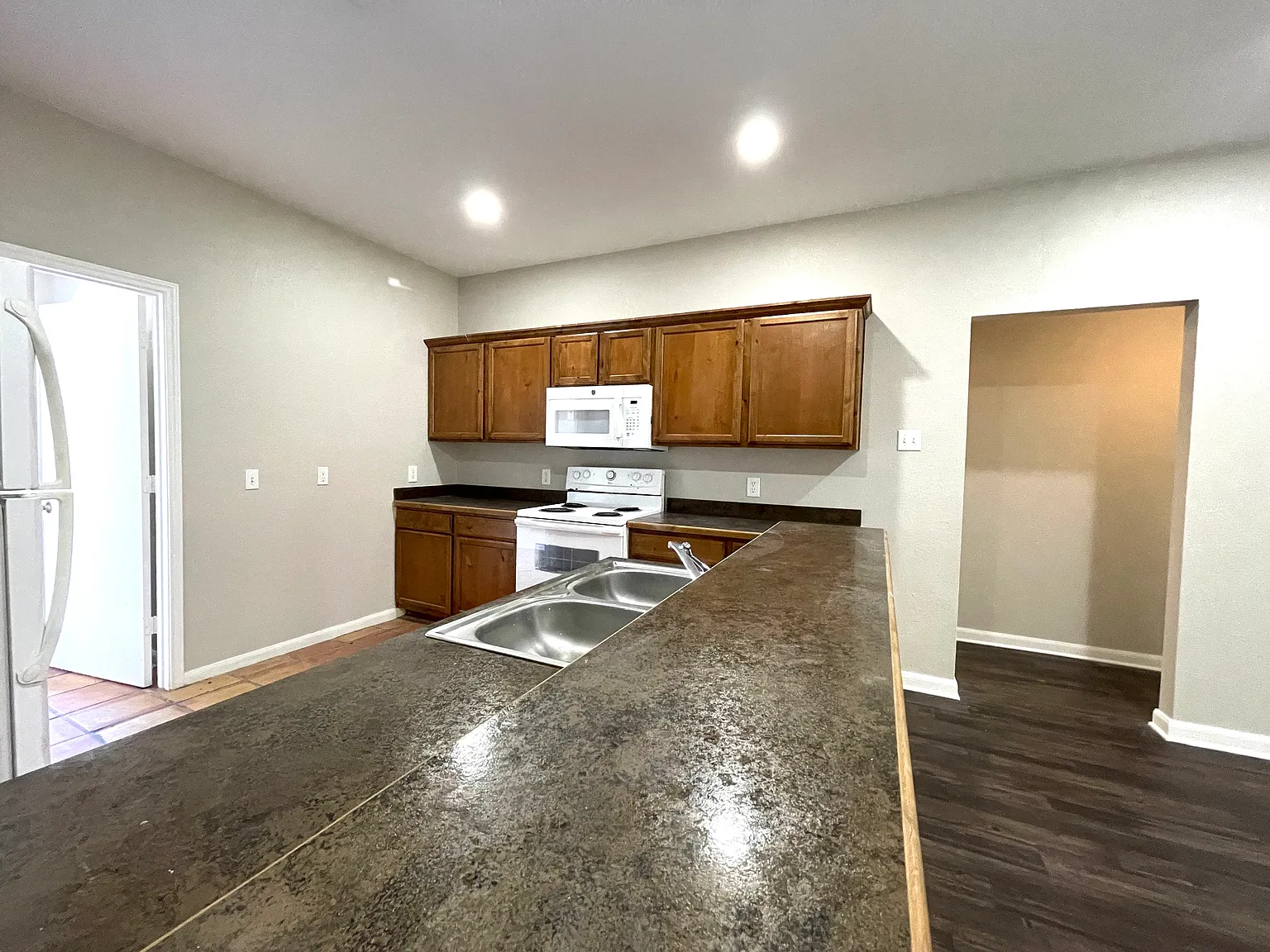 2 bed, $1,200 — Photo 3