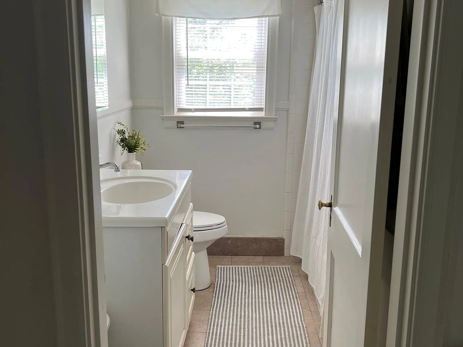 5611 Lake Shore Dr — Photo 3