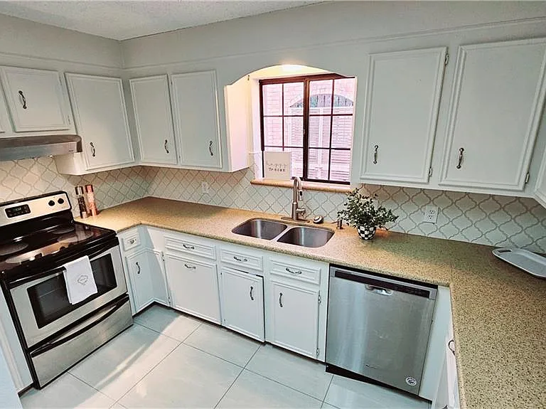 705 Kerry Ln — Photo 22