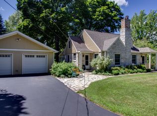 W278N1951 Lakeview Dr, Pewaukee, WI 53072