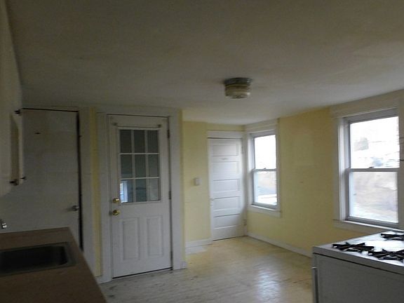 5th image of 9-11 Keith St