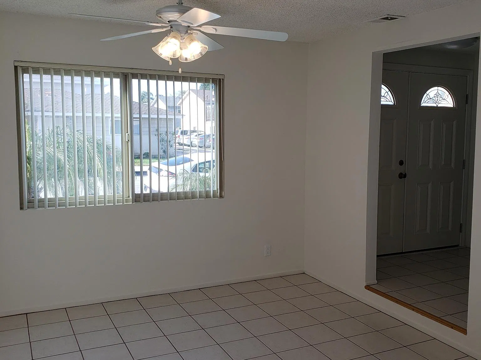 3 bed, 2.5 bath, 1350 sqft, $3,400 — Photo 2
