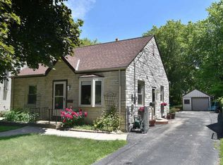 4228 S Clement Ave, St Francis, WI 53235