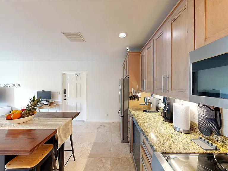 530 NE 15th Ct #7 — Photo 20