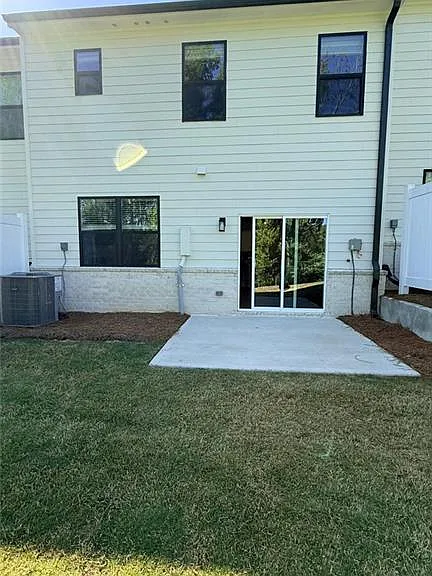 1030 Sutherland Ln — Photo 1
