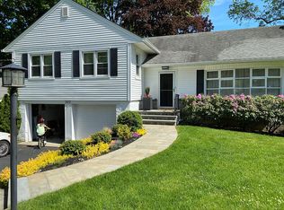 307 Ronbru Dr, New Rochelle, NY 10804