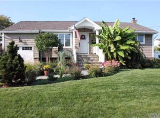 27 Brewster Rd W, Massapequa, NY 11758
