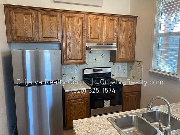 5th image of 1070 E Miles St Unit 2