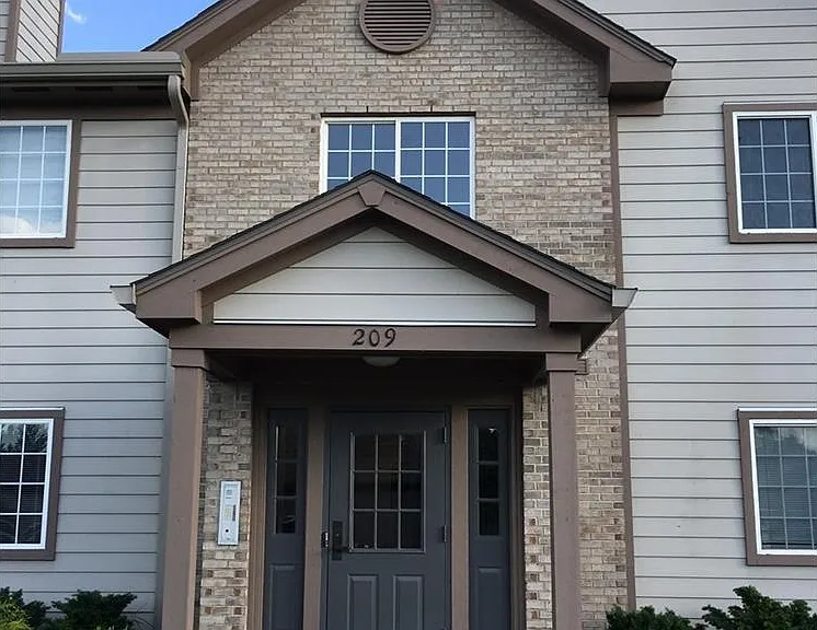 209 Faulkner Ct — Photo 1