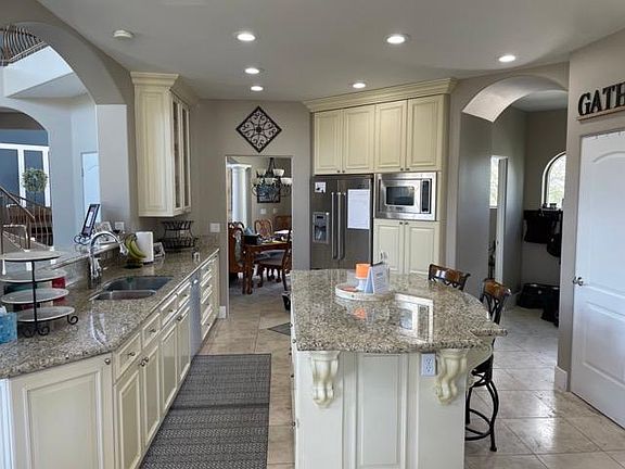 Kitchen with Viking Appliances