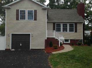 32 Monroe Ave, Brentwood, NY 11717
