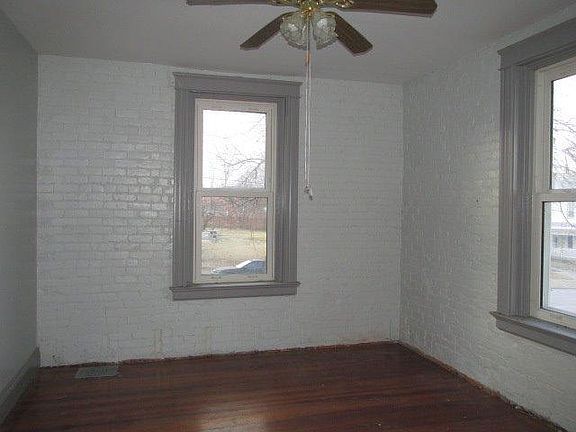 4th image of 3810 Woodbine Ave