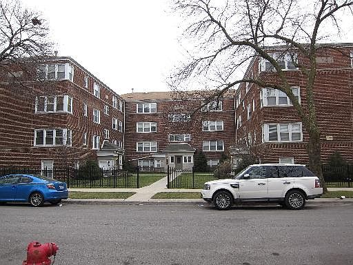 1st image of 2921 W Summerdale Ave APT 3
