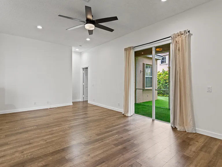 1071 Bluewood Ter — Photo 15