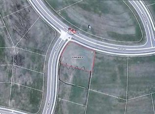 102 Fall Ridge Ln, Lawrence, KS 66049