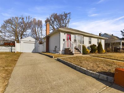 37 Tremont Road, Lindenhurst, NY, 11757