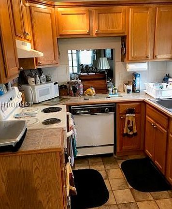 3rd image of 5800 NW 64th Ave APT 112