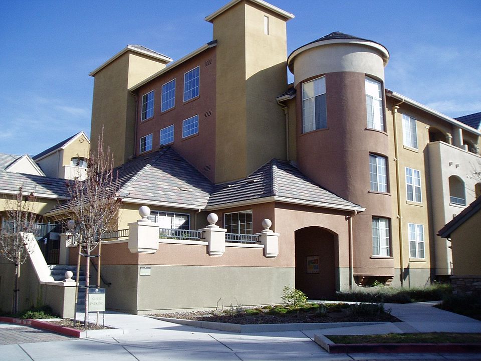 Executive Living Condo With 2 Master Suites