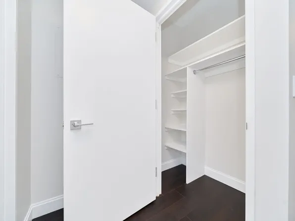 160 Riverside Boulevard image 8 of 9