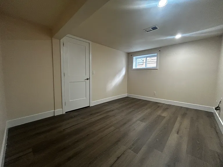 1216 Edinburgh St — Photo 16