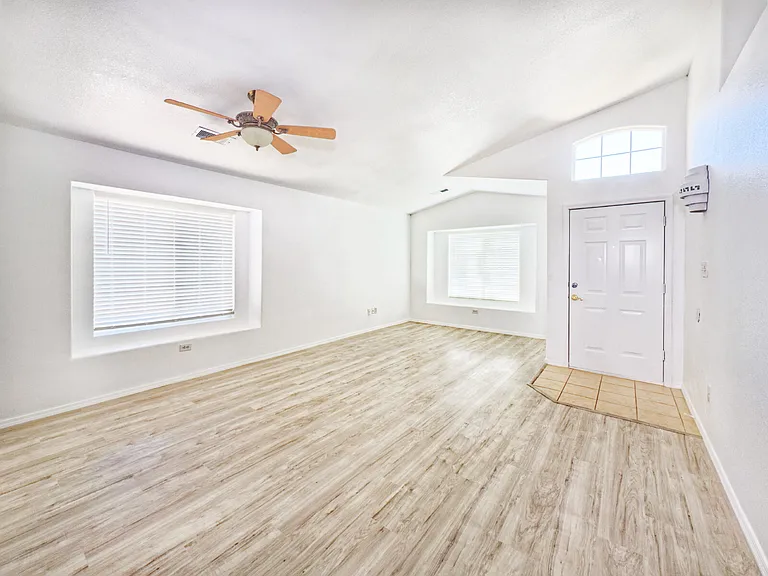 3724 Oasis Springs Rd NE — Photo 2