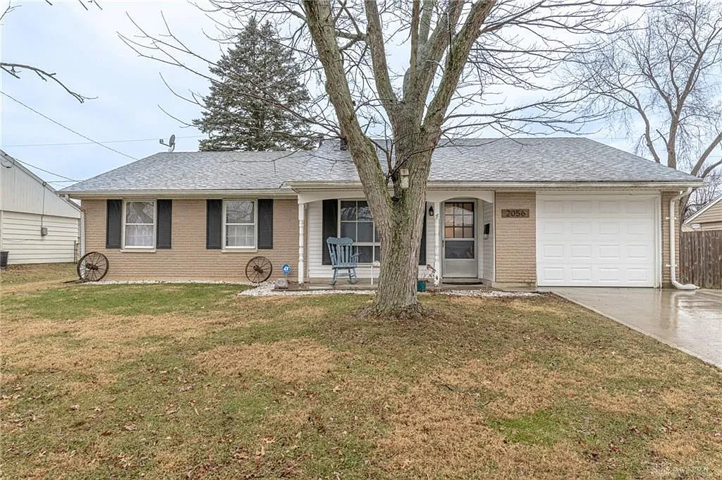 2056 Drummond Dr photo 1