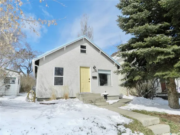 1030 Hochelaga STREET W, Moose Jaw, SK S6H 2H9