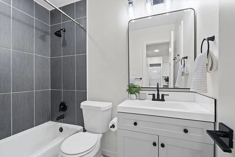 1 bed, 1.0 bath, 650 sqft, $1,050 — Photo 4