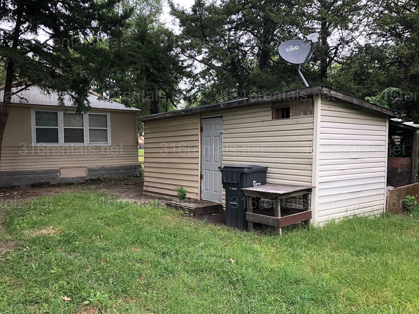 $775 - 2 bed 1 bath - Single Family Home — Photo 2