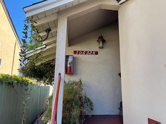 5th image of 10632 Landale St