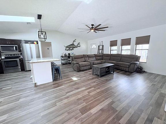 4th image of 2043 SE Benedictine Street