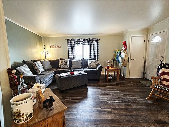 5th image of 612 Primrose Ln