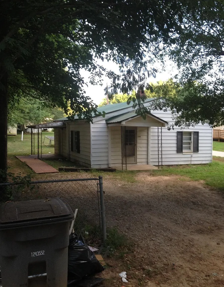 2 bed, 632 sqft, $1,000 — Photo 1