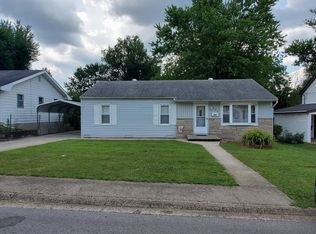 408 E Curry St, Fairfield, IL 62837