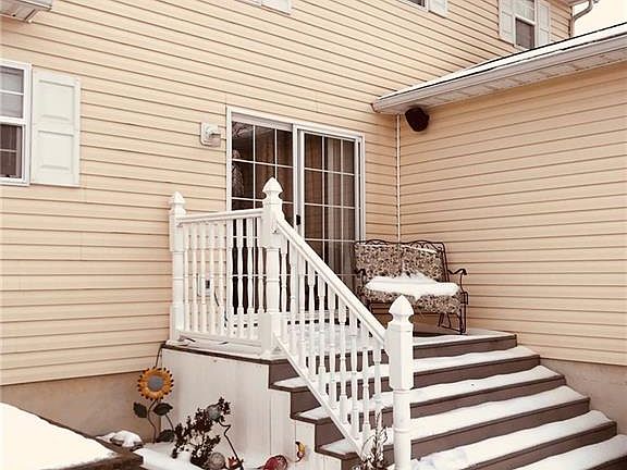 3rd image of 6423 Sharon Dr