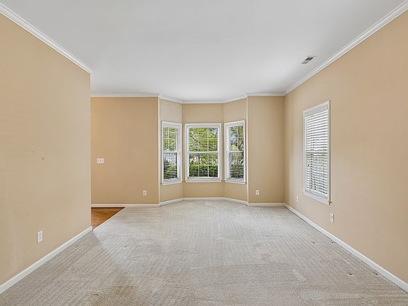 4th image of 2037 Roderick Cir
