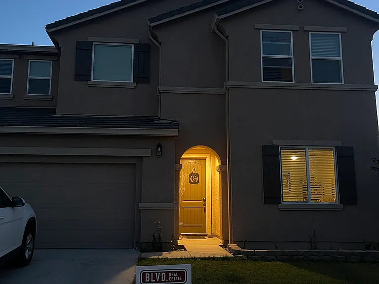 419 Daffodil Dr #2 — Photo 1