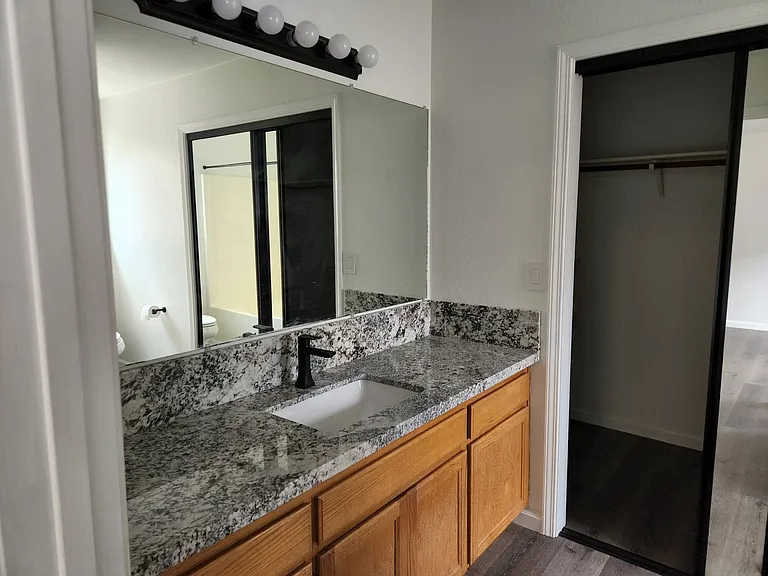 8121 Quartz Ln — Photo 16