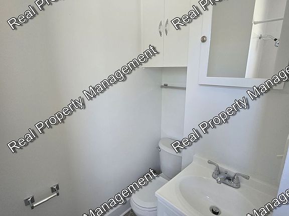 2nd image of 128 S Jackson St APT 2