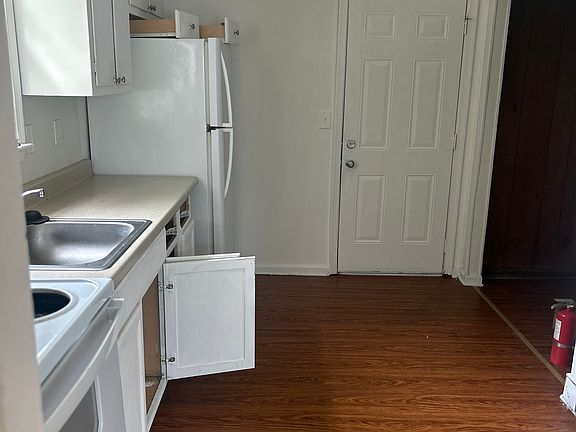 4th image of 749B Mount Airy St