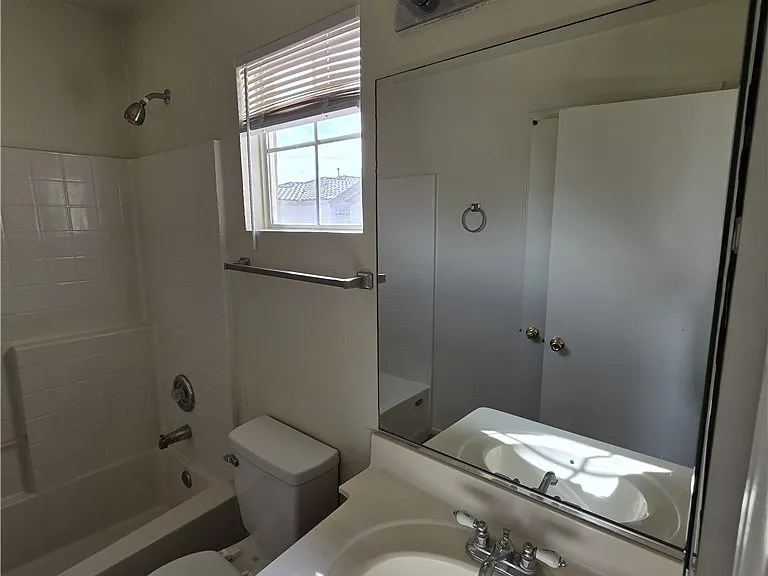 2506 Lady Elizabeth Ct — Photo 11