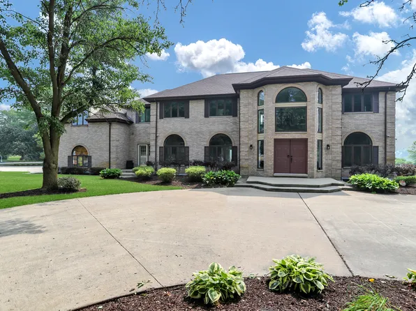 4N891 Honey Hill Cir, Wayne, IL 60184