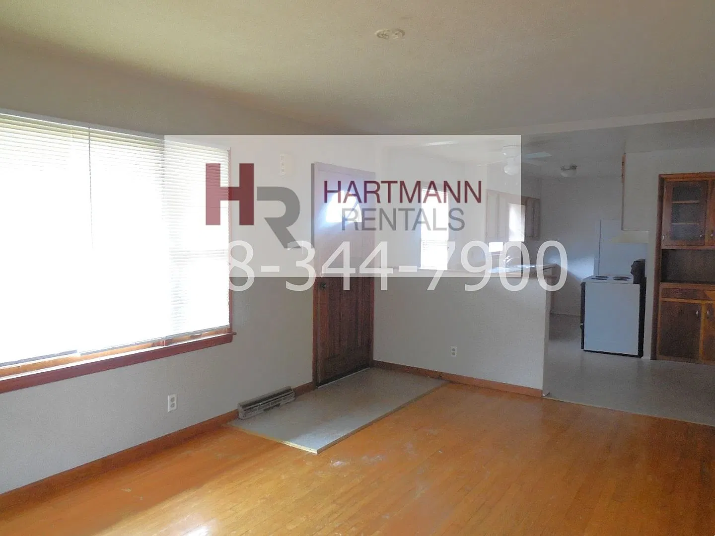 2 Bedroom Home in Edwardsville! Great Wood Floors and a Garage! — Photo 2