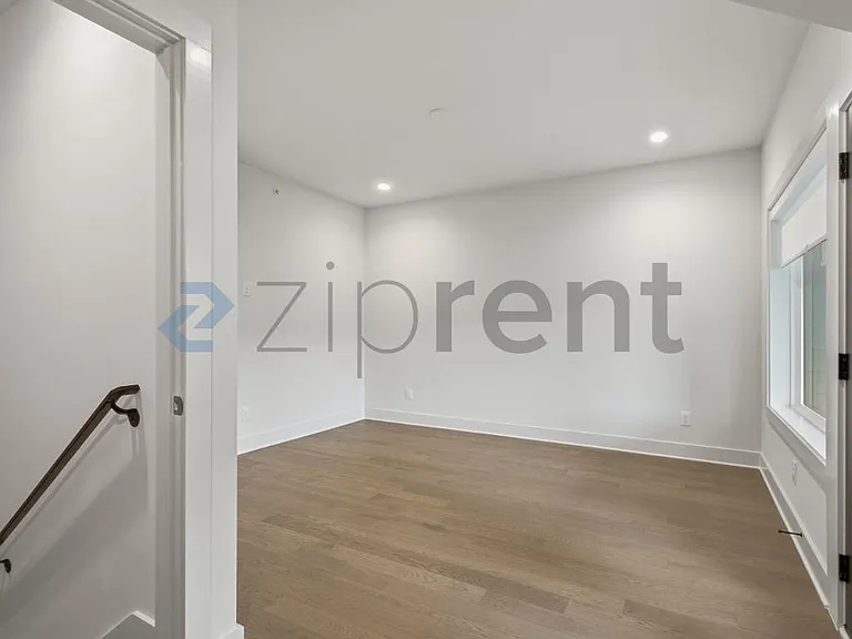 425 S Walker St — Photo 45