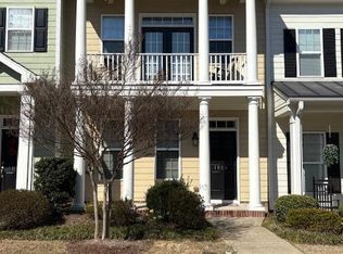 1010 Christopher Dr, Chapel Hill, NC 27517