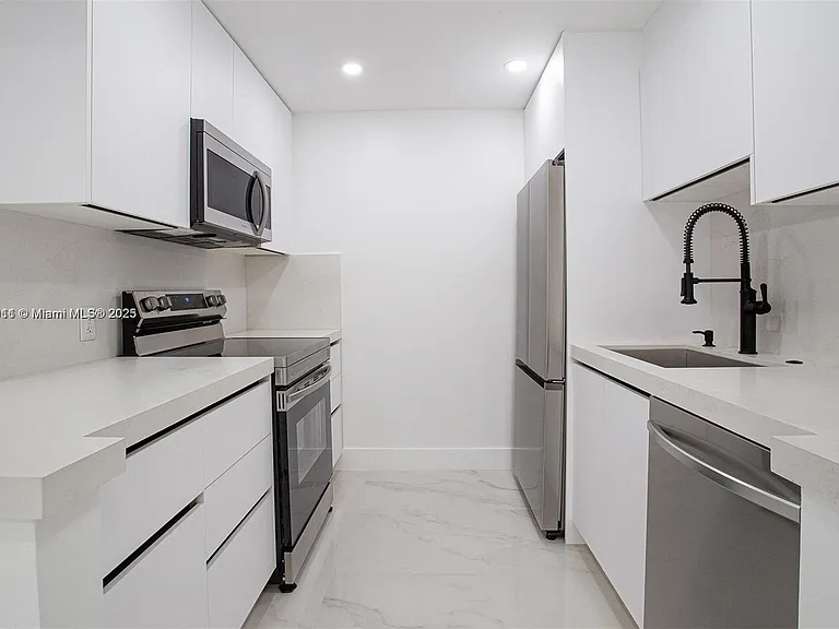 13250 SW 7th Ct #204L — Photo 8