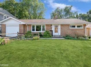 215 Monument Ave, Barrington, IL